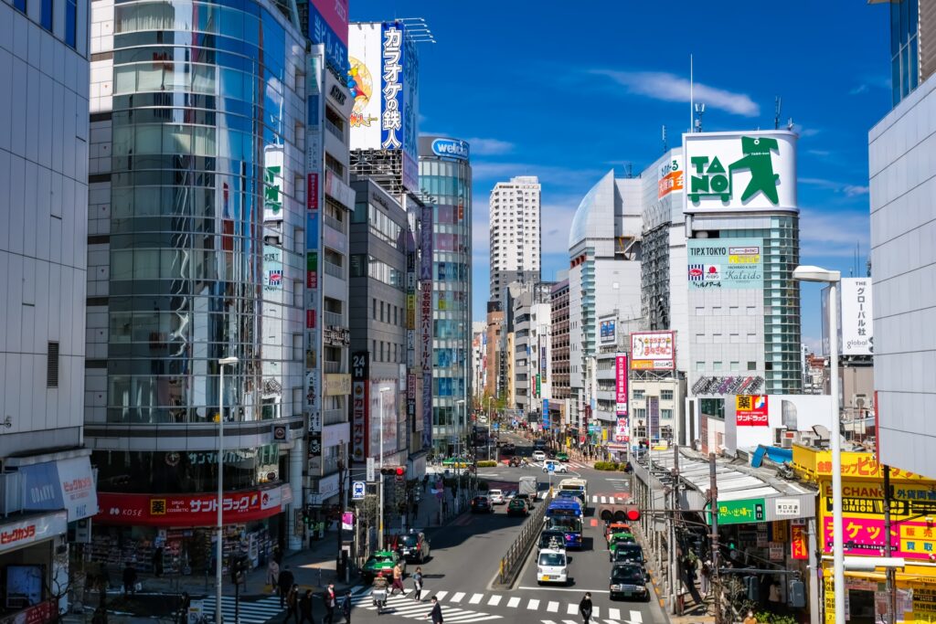 無意識に訴えかける広告効果とは？　ー　野立て看板と海外事例から学ぶ集客の秘密