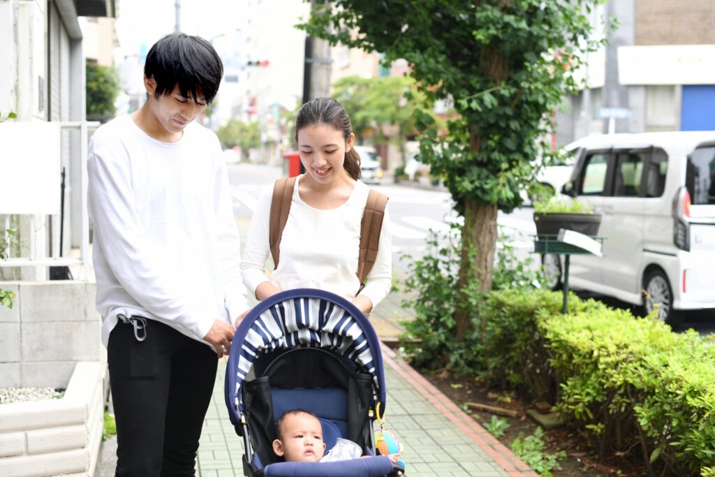 驚きの発見があなたを待つ！目黒通りにそびえ立つ野立て看板の効果