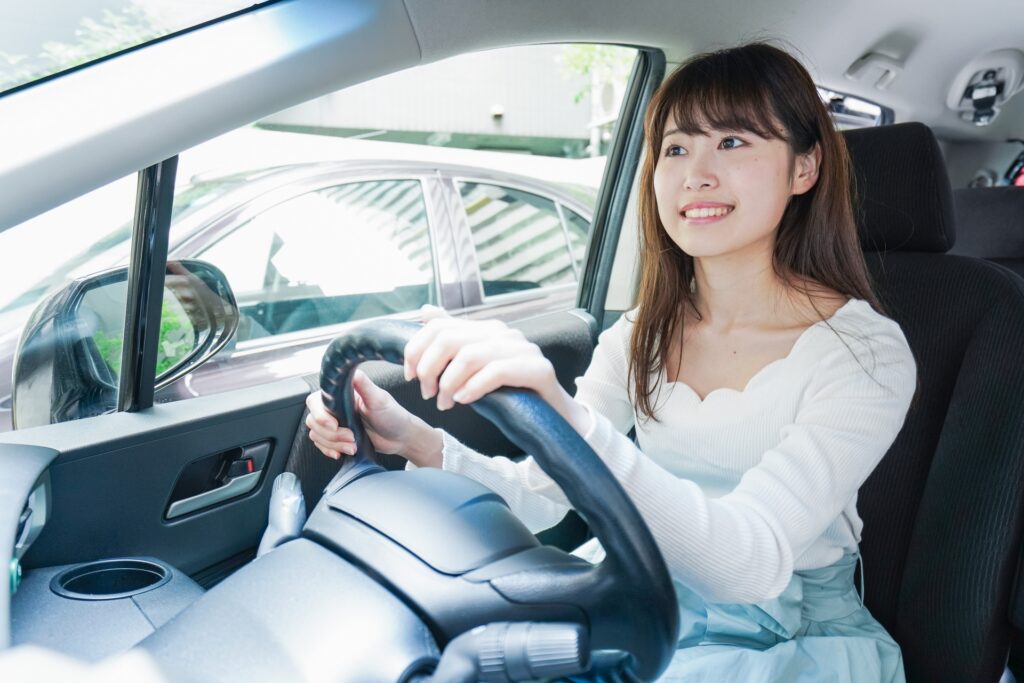 イメージ画像自動車の運転をしている女性